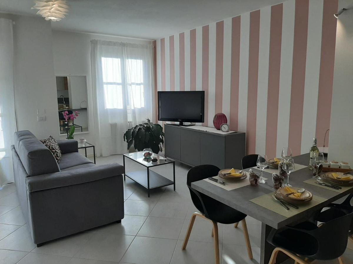 Appartamento 23 - Bilocale Vista Lago Тосколано Мадерно Екстериор снимка