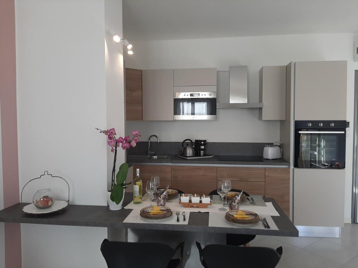 Appartamento 23 - Bilocale Vista Lago Тосколано Мадерно Екстериор снимка
