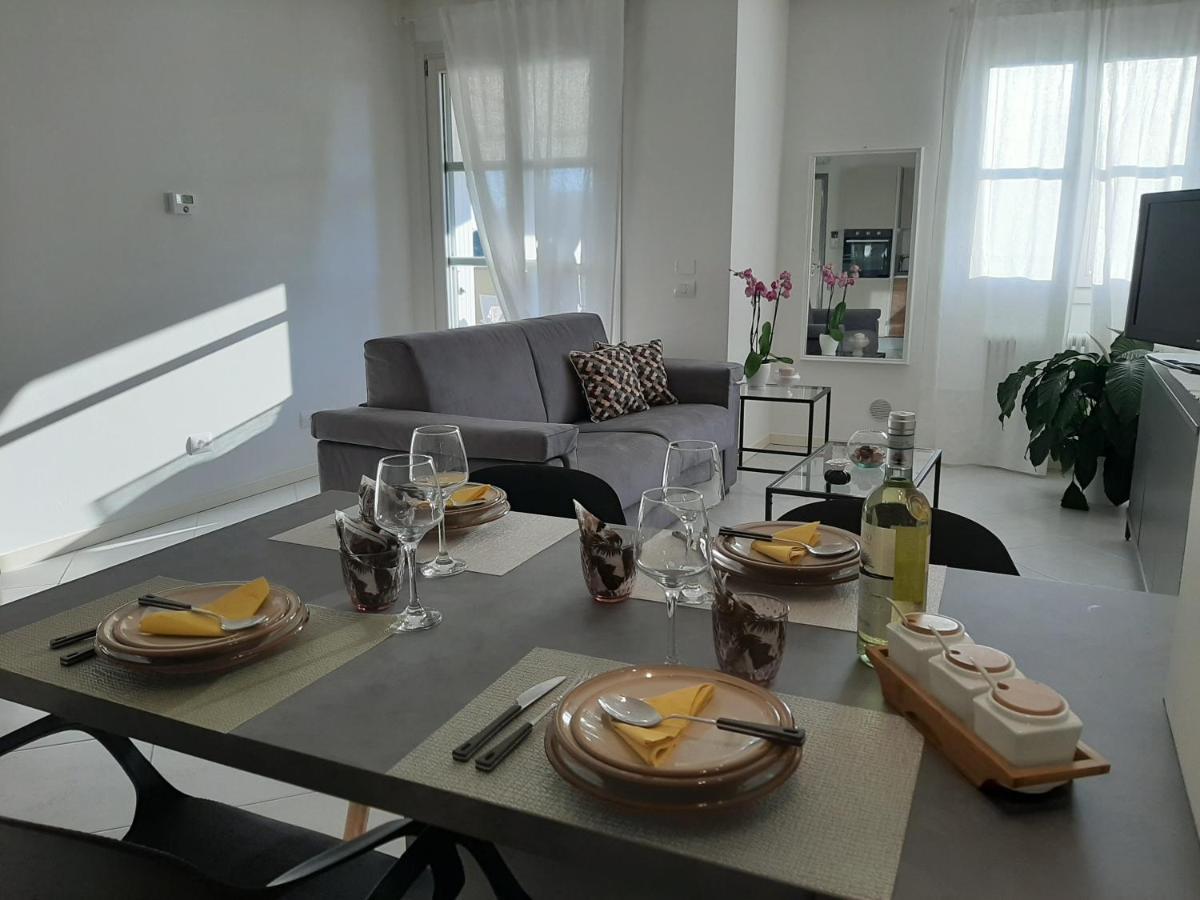Appartamento 23 - Bilocale Vista Lago Тосколано Мадерно Екстериор снимка