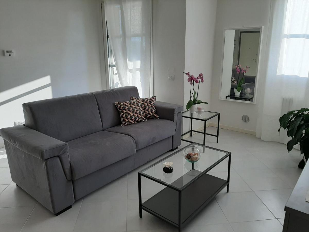 Appartamento 23 - Bilocale Vista Lago Тосколано Мадерно Екстериор снимка