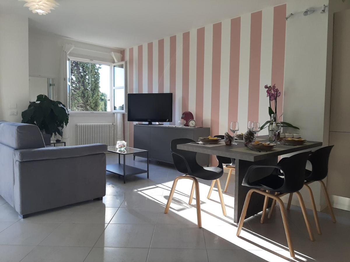 Appartamento 23 - Bilocale Vista Lago Тосколано Мадерно Екстериор снимка