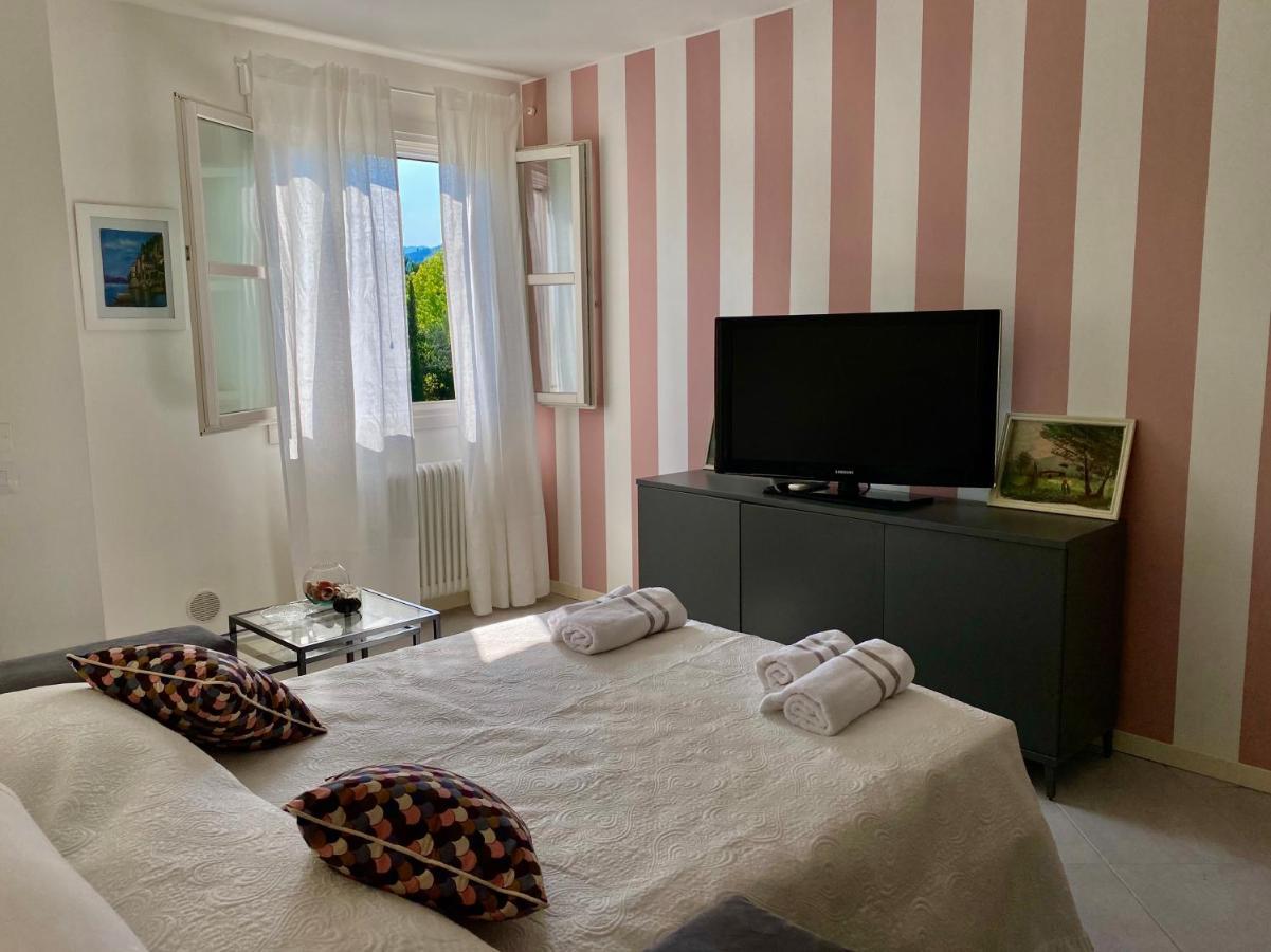 Appartamento 23 - Bilocale Vista Lago Тосколано Мадерно Екстериор снимка