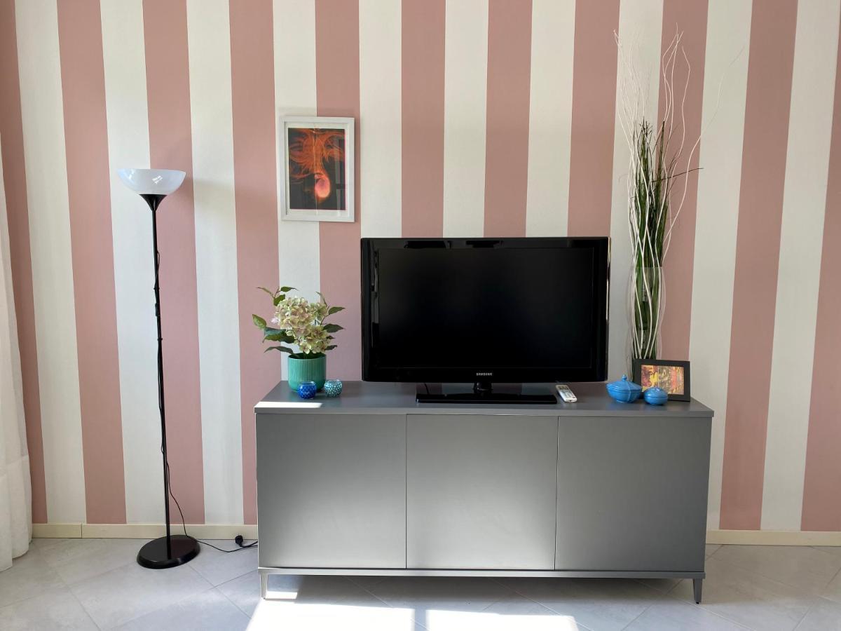 Appartamento 23 - Bilocale Vista Lago Тосколано Мадерно Екстериор снимка