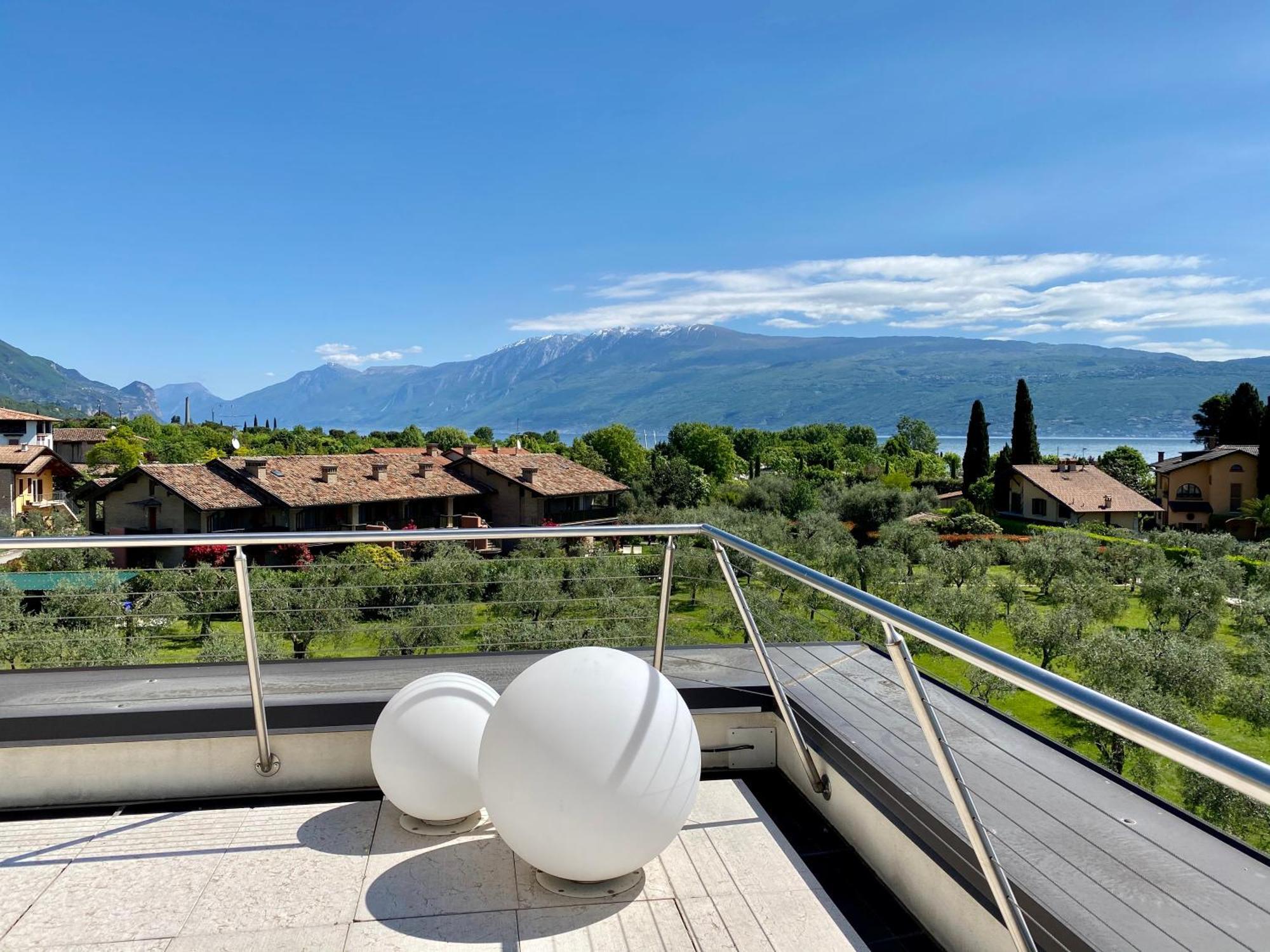 Appartamento 23 - Bilocale Vista Lago Тосколано Мадерно Екстериор снимка